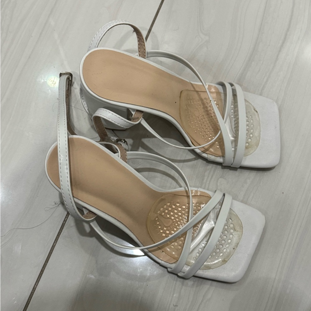 WHITE STRAPPY PLATFORMS HEELS